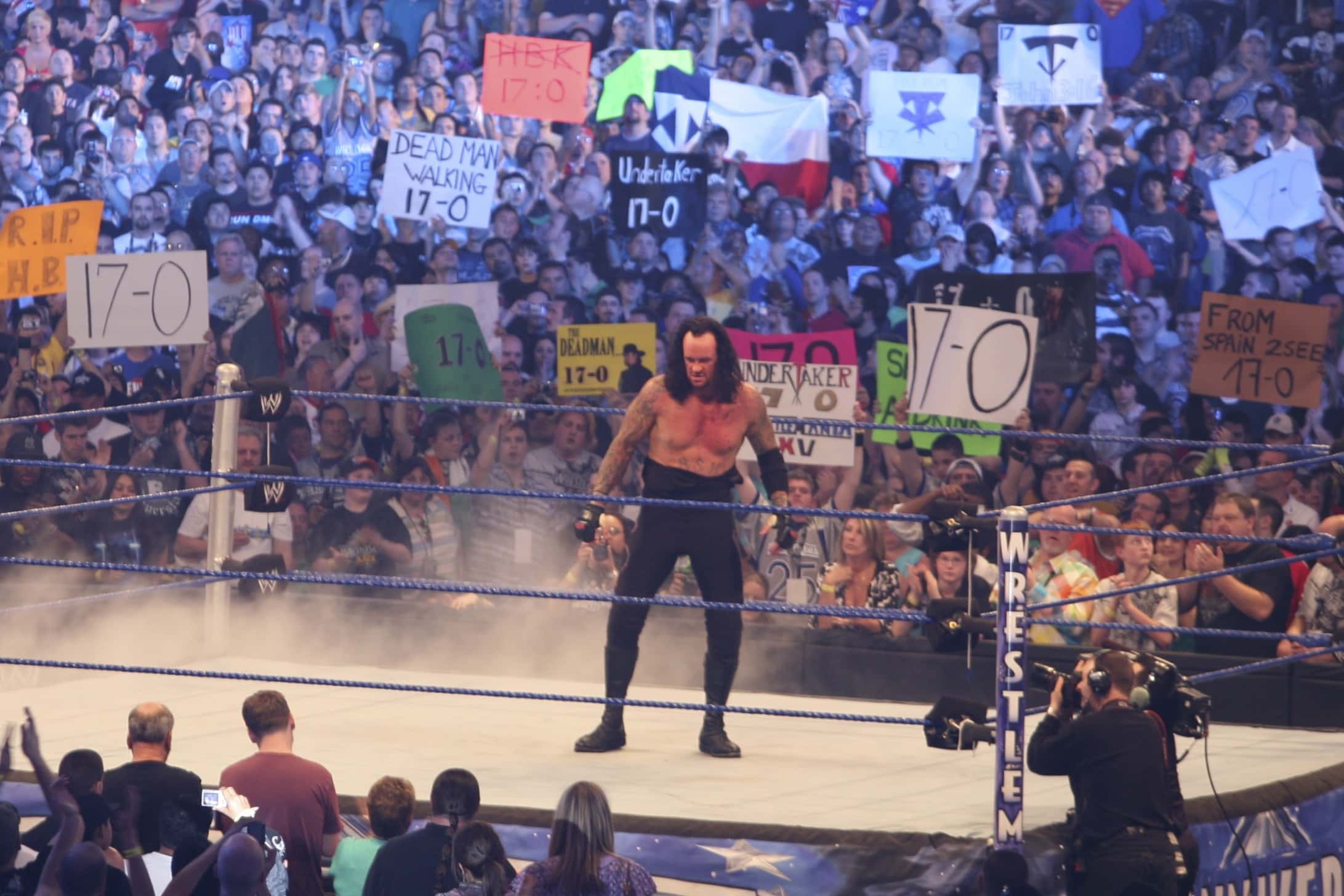 Undertaker_at_Wrestlemania_25
