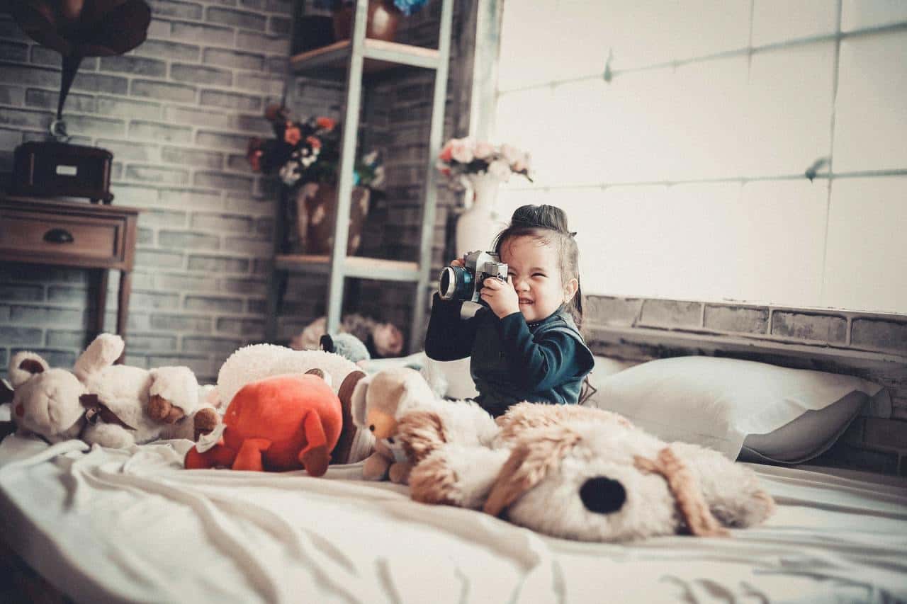 adorable-asian-children-bed-bedroom-blur-camera-1556675-pxhere.com