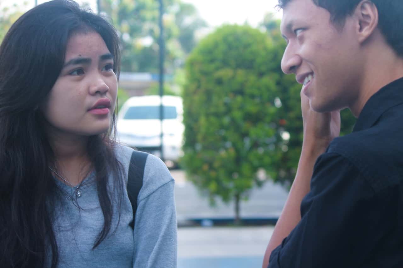 beautiful-girl-couple-talking-428096