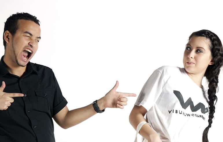 boy-black-t-shirt-finger-girl(1)