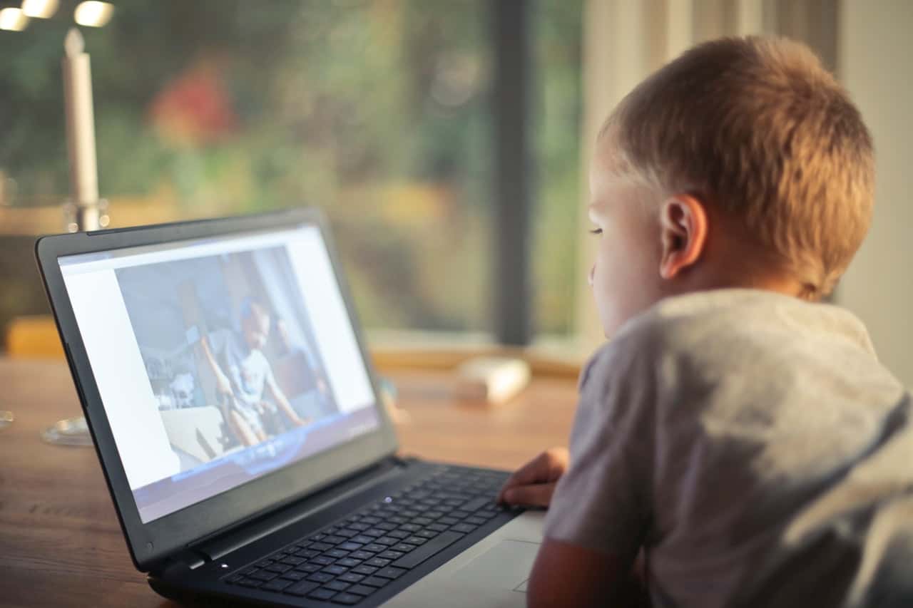 boy-watching-video-using-laptop-821948