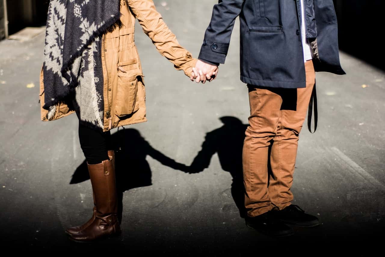 couple-hand-holding-holding-hands-husband-508970