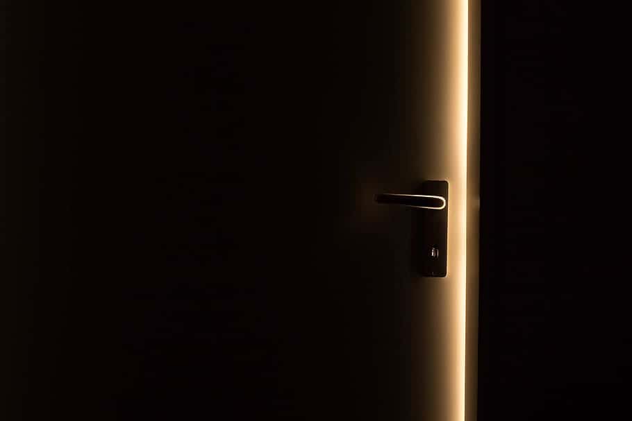 dark-door-door-handle-light