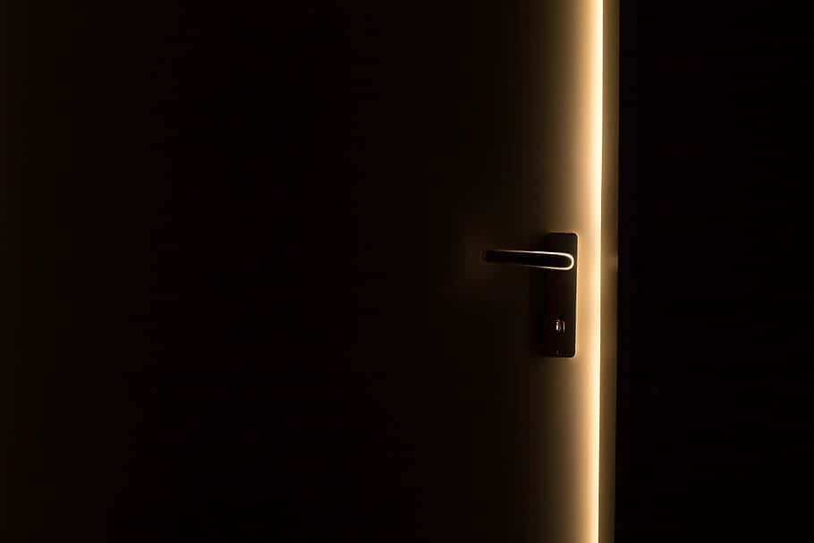 dark-door-door-handle-light