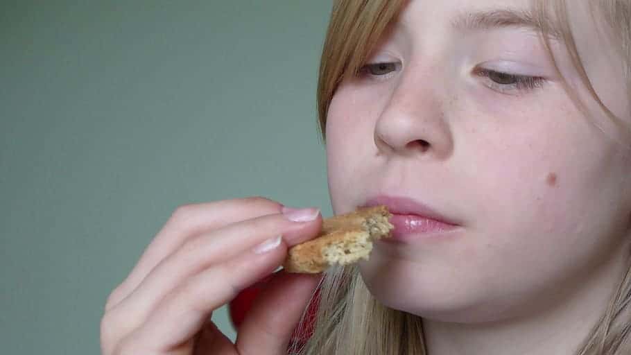 face-consider-thinking-look-at-pages