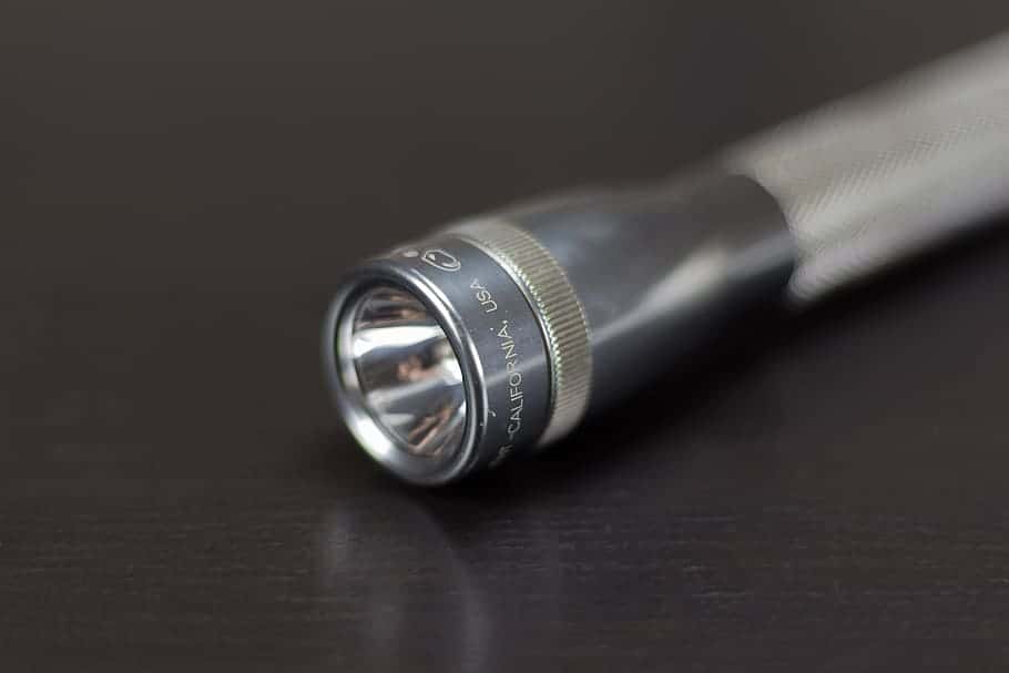 flashlight-maglite-light-lamp