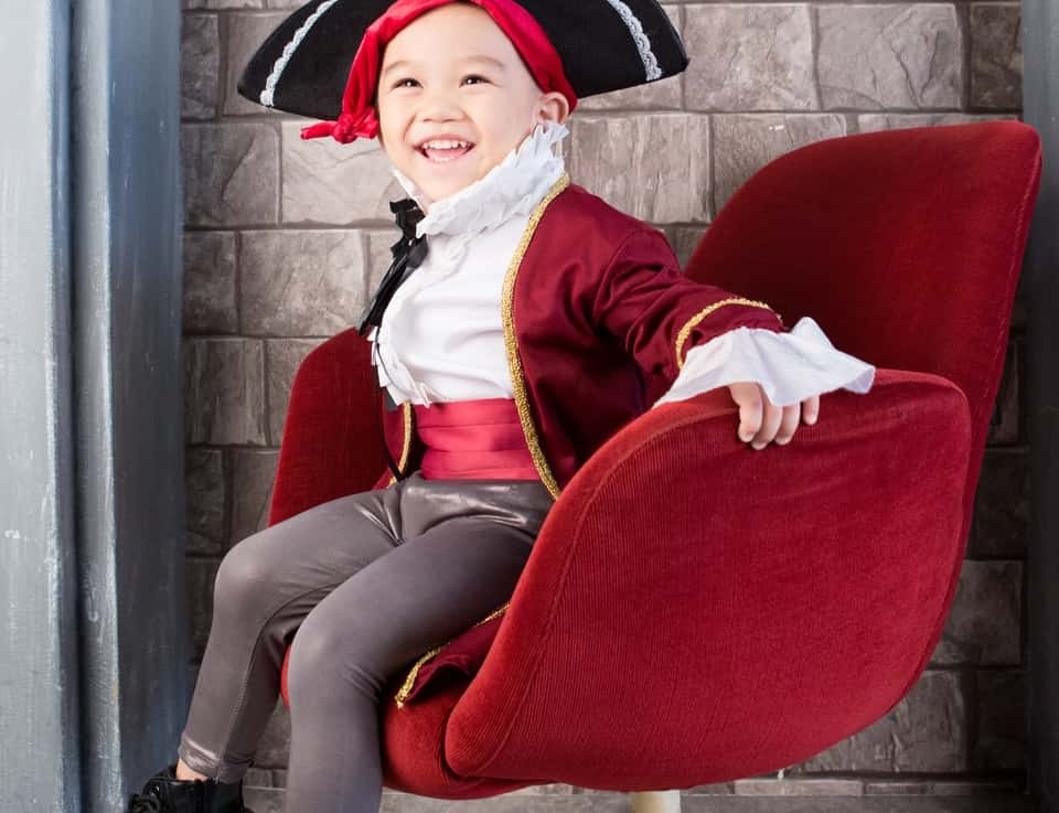 girl-woman-chair-boy-leg-model-1280730-pxhere.com(1)