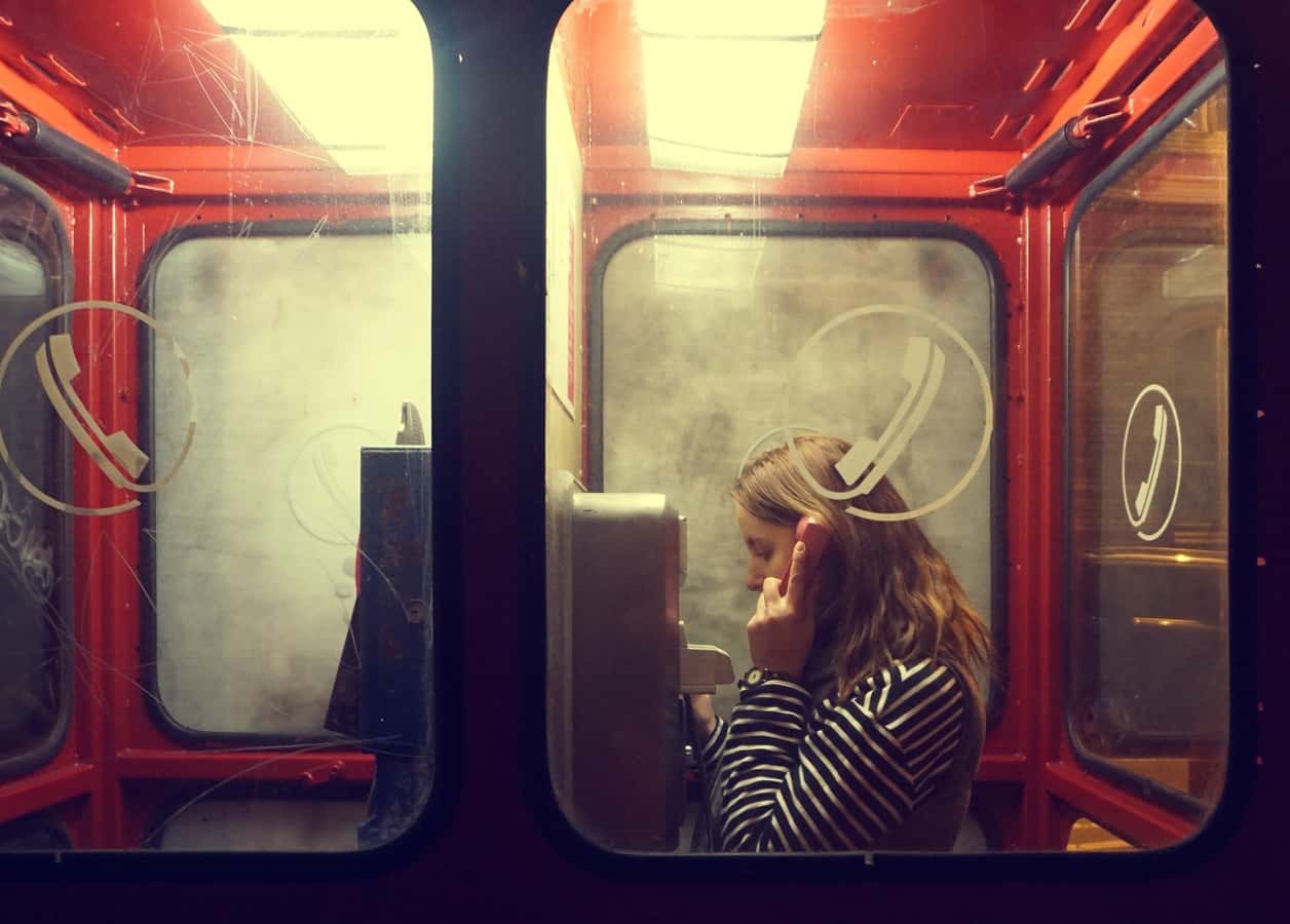 girl-woman-vintage-retro-window-transport-812200-pxhere.com
