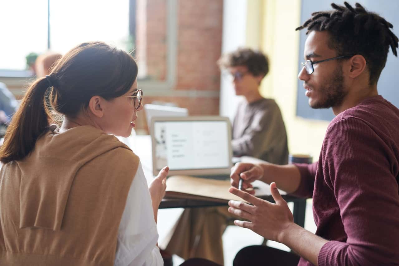 photo-of-man-talking-to-a-woman-3182747