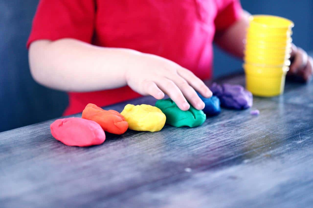 play-hand-material-child-toddler-finger-1538185-pxhere.com