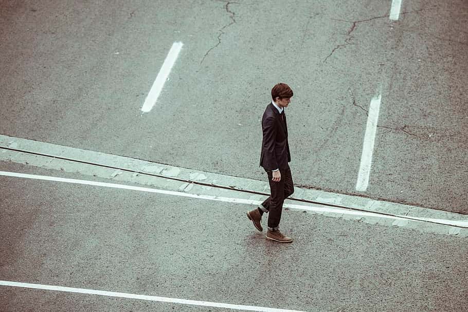 street-road-walking-man-worker-people