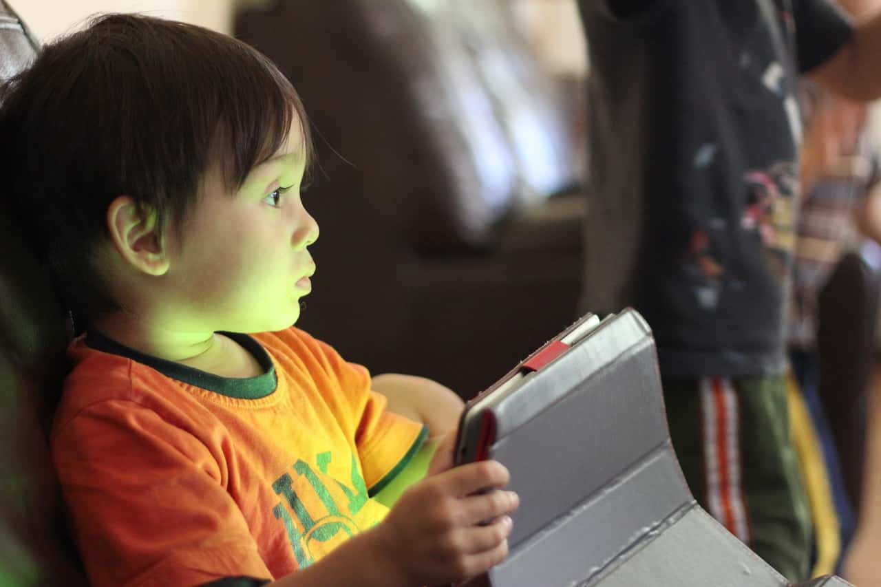 technology-boy-internet-young-tablet-color-814624-pxhere.com