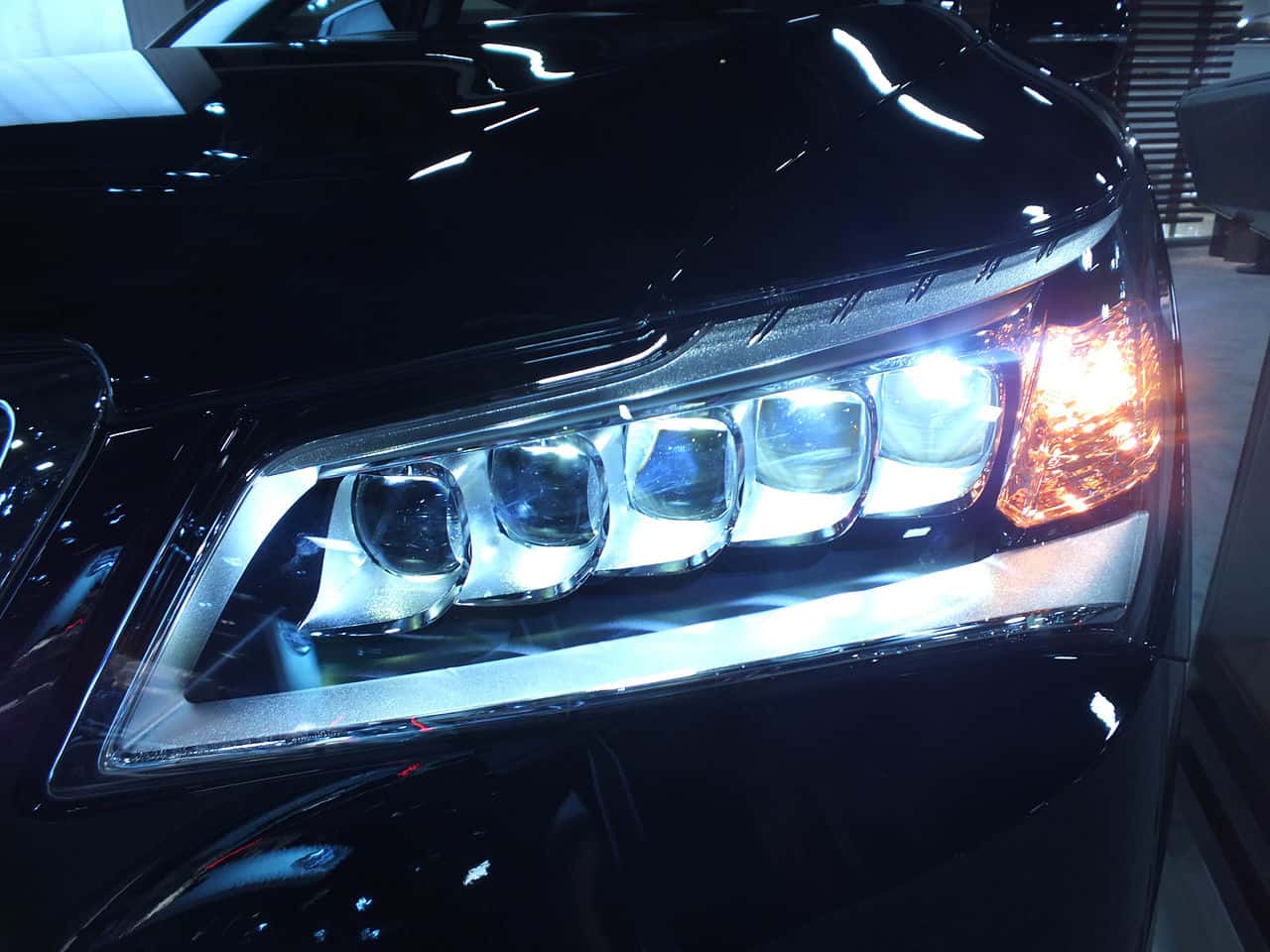 2014_Acura_RLX_LED_Headlight