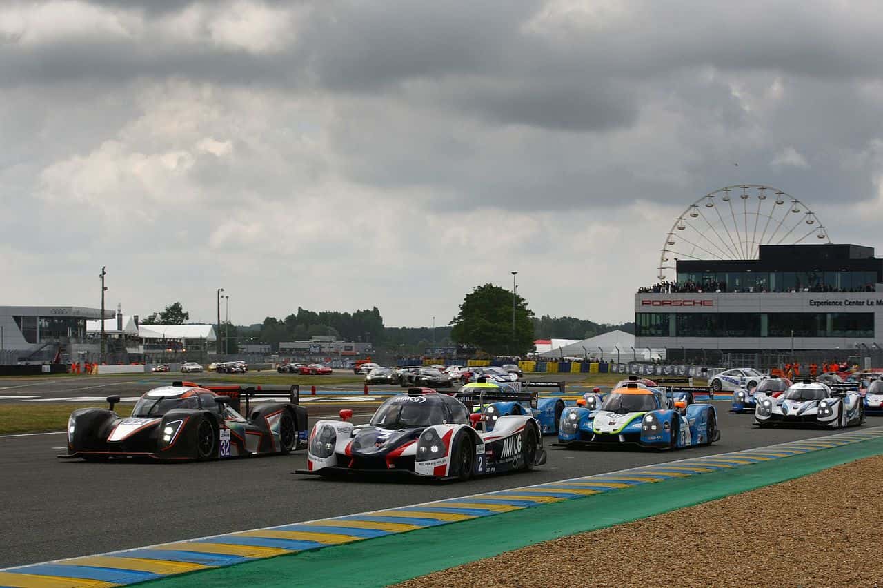 2016_24_Hours_of_Le_Mans_2-3_(27788961395)