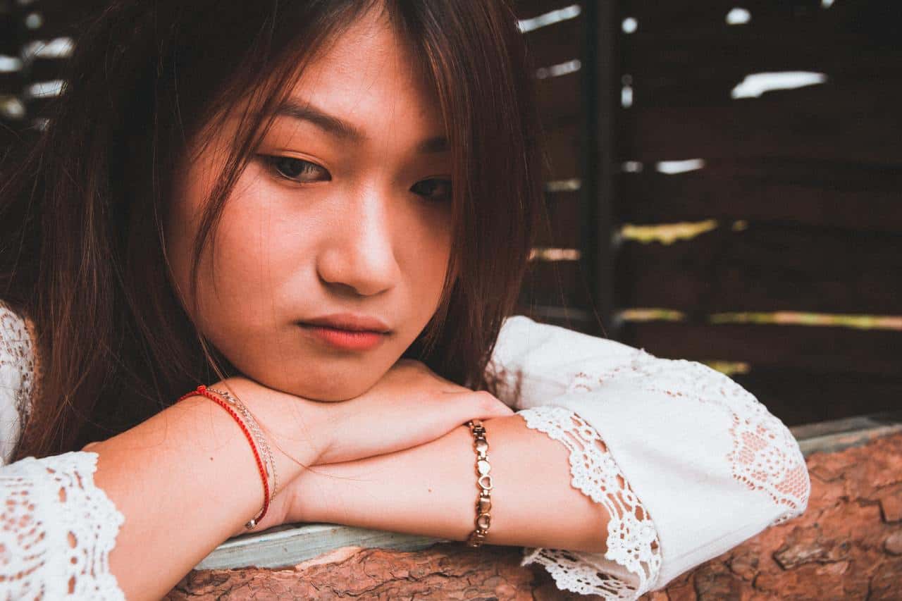 beautiful-woman-brunette-face-pretty-sad-woman-1556249-pxhere.com
