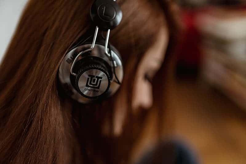 beautiful-young-woman-in-headphones-listening-to-music