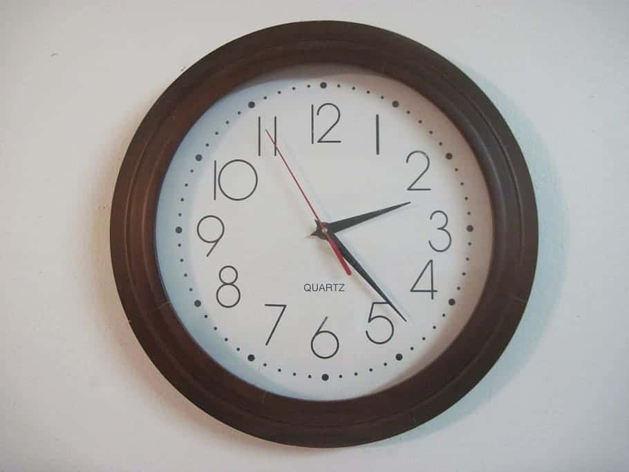 clock-analog-clock-daylight-savings-time-management