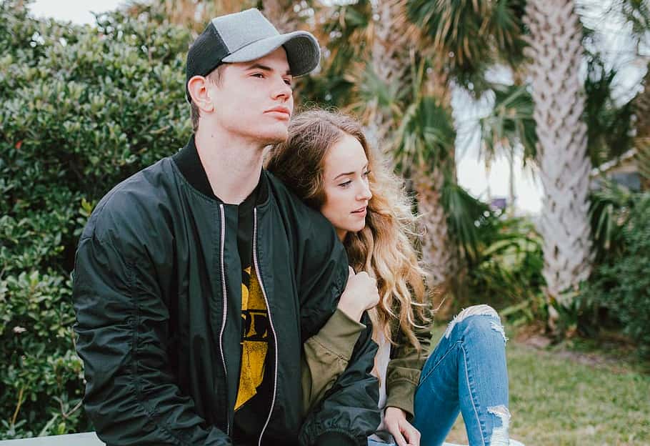 couple-girlfriend-boyfriend-palm-tree(1)