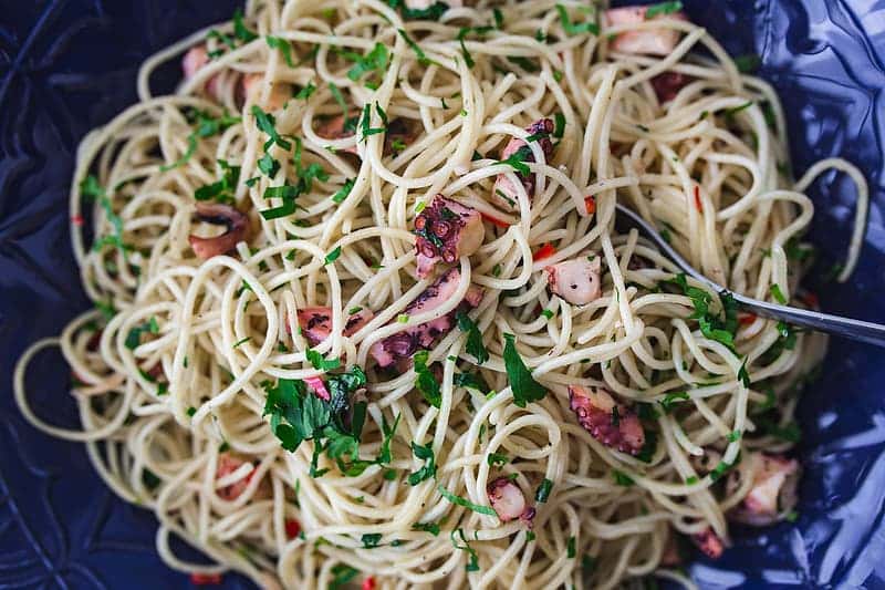 fancy-dinner-with-seafood-pasta-crayfish-and-red-wine-by-the-table-decorated-with-roses
