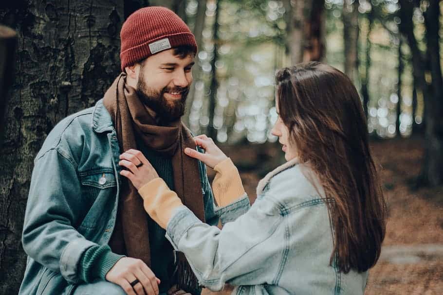 forest-couple-fall-love
