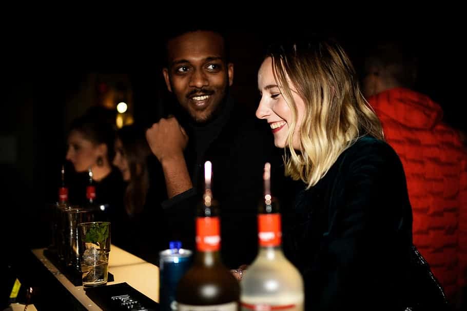 friends-date-bar-fun-drink-beverages