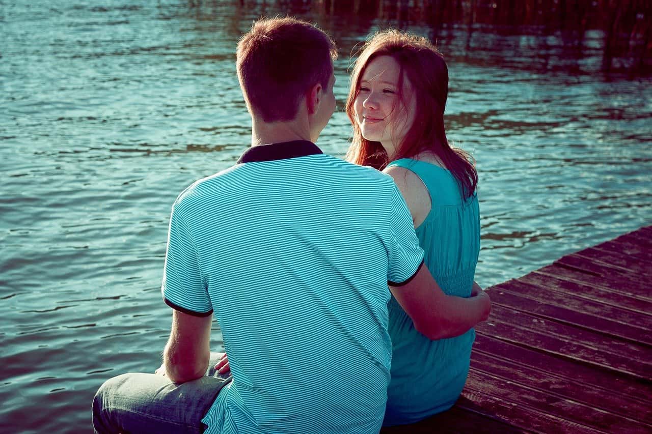 girl-and-guy-1498547_1280