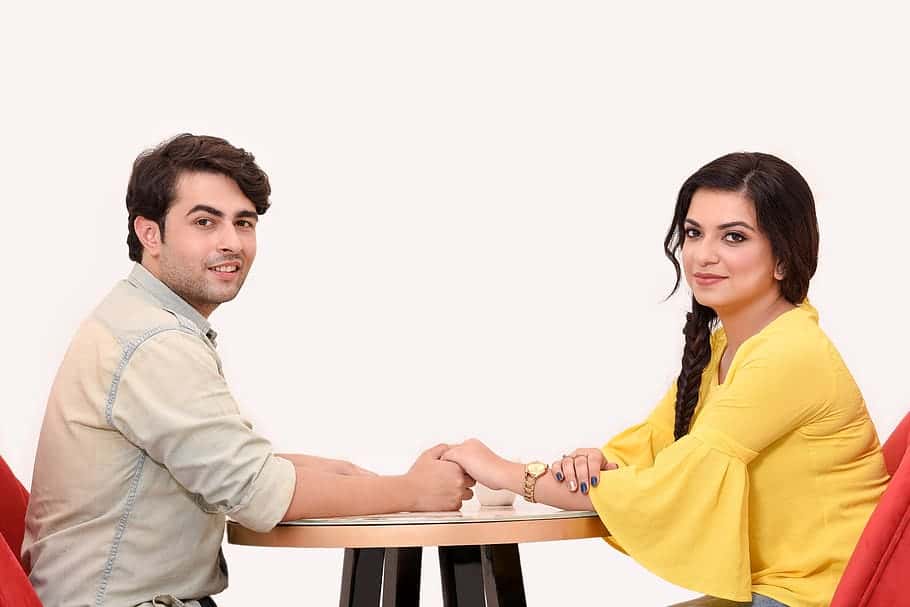 girl-boy-dating-cafe-couple-cute
