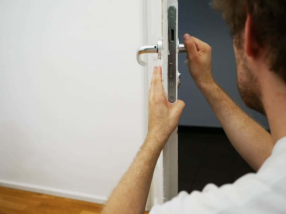 key-service-door-lock-capping-close-castle-open