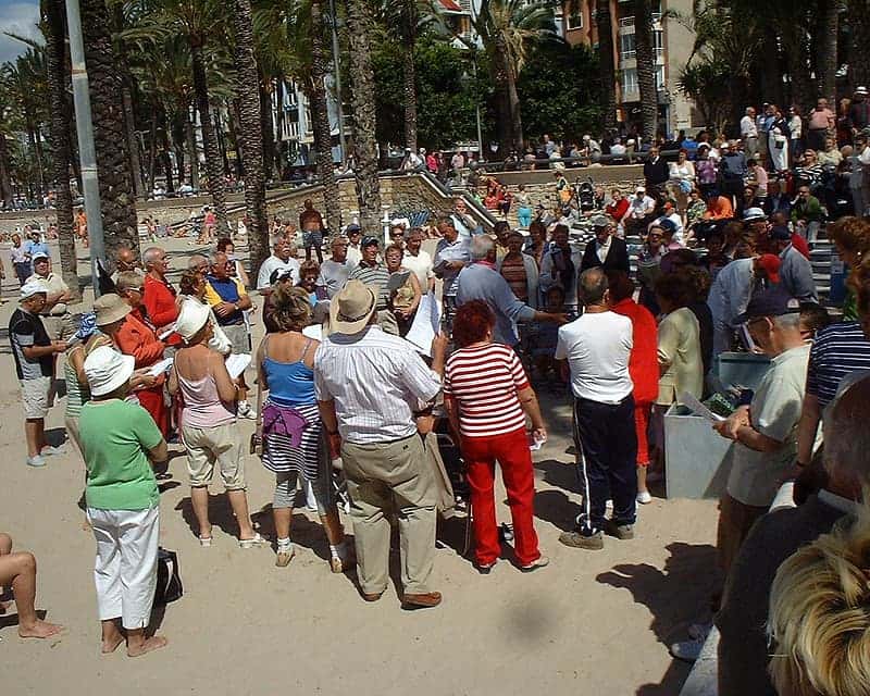 late-morning-community-singing-in-benidorm-spain