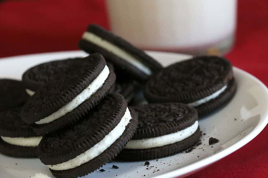 oreos-cookies-cookies-and-milk-chocolate