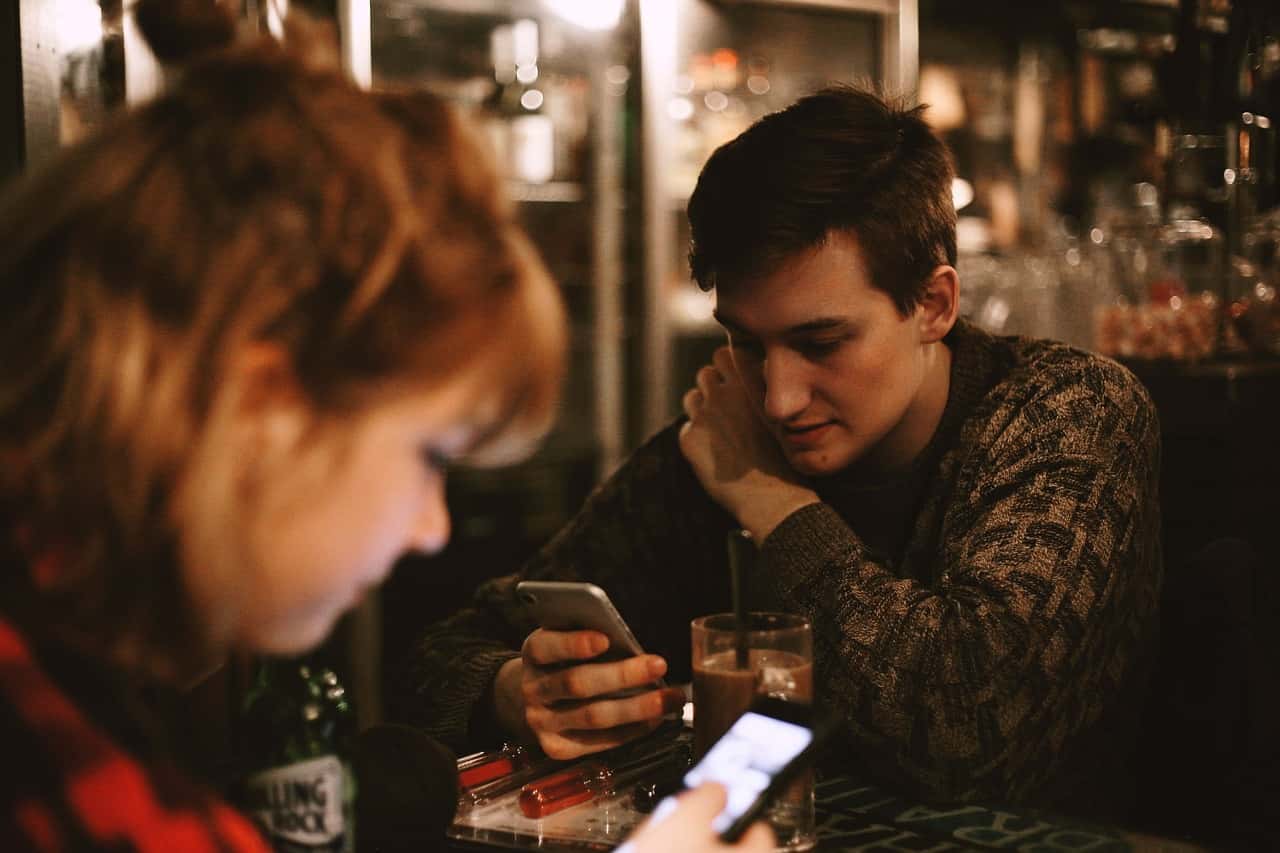 people-2561247_1280