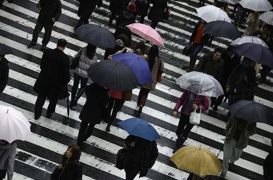 people-rainy-busy-japan