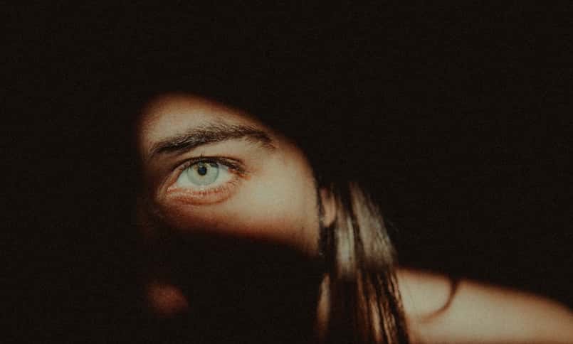 woman-hiding-in-the-dark-2971181(1)