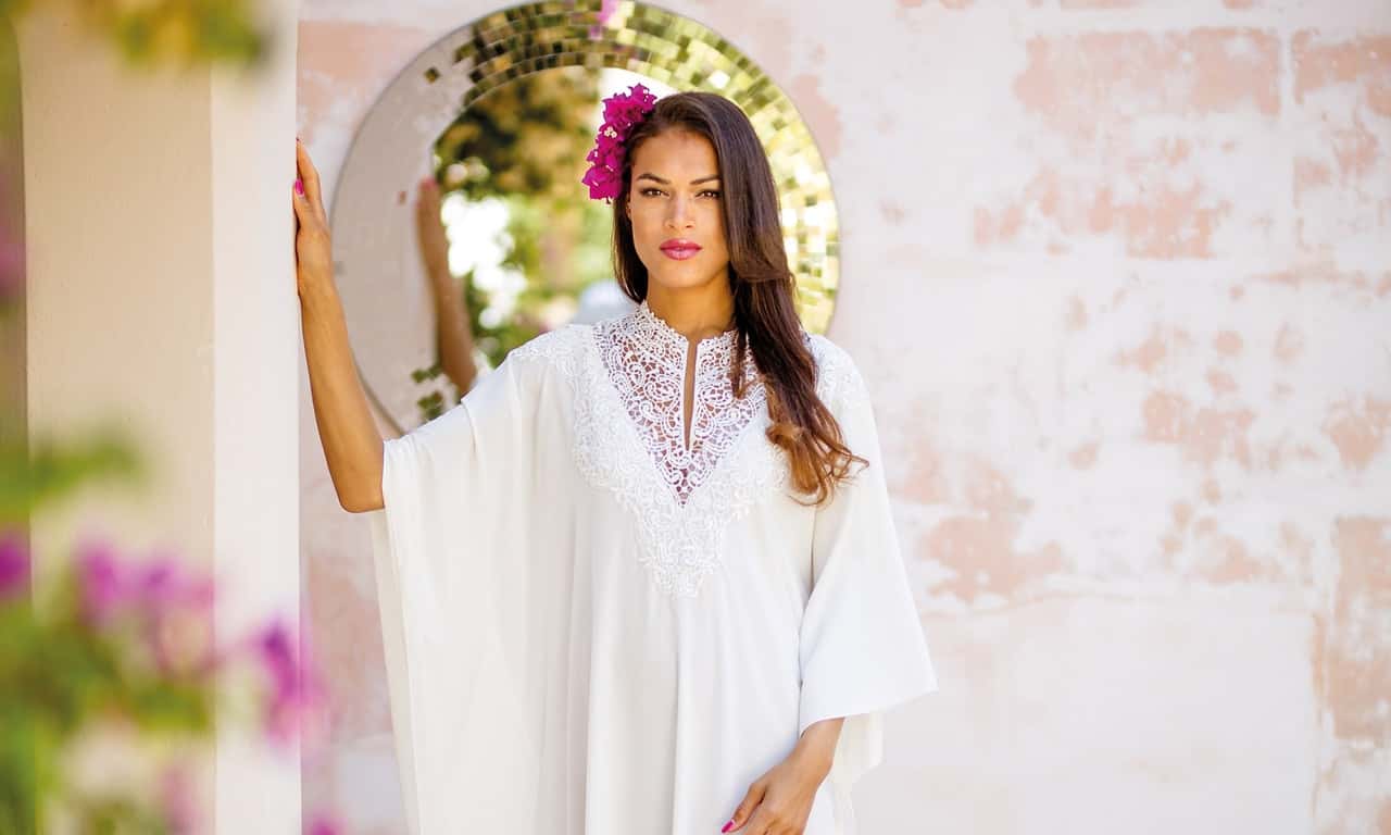 woman-wearing-white-dress-887176