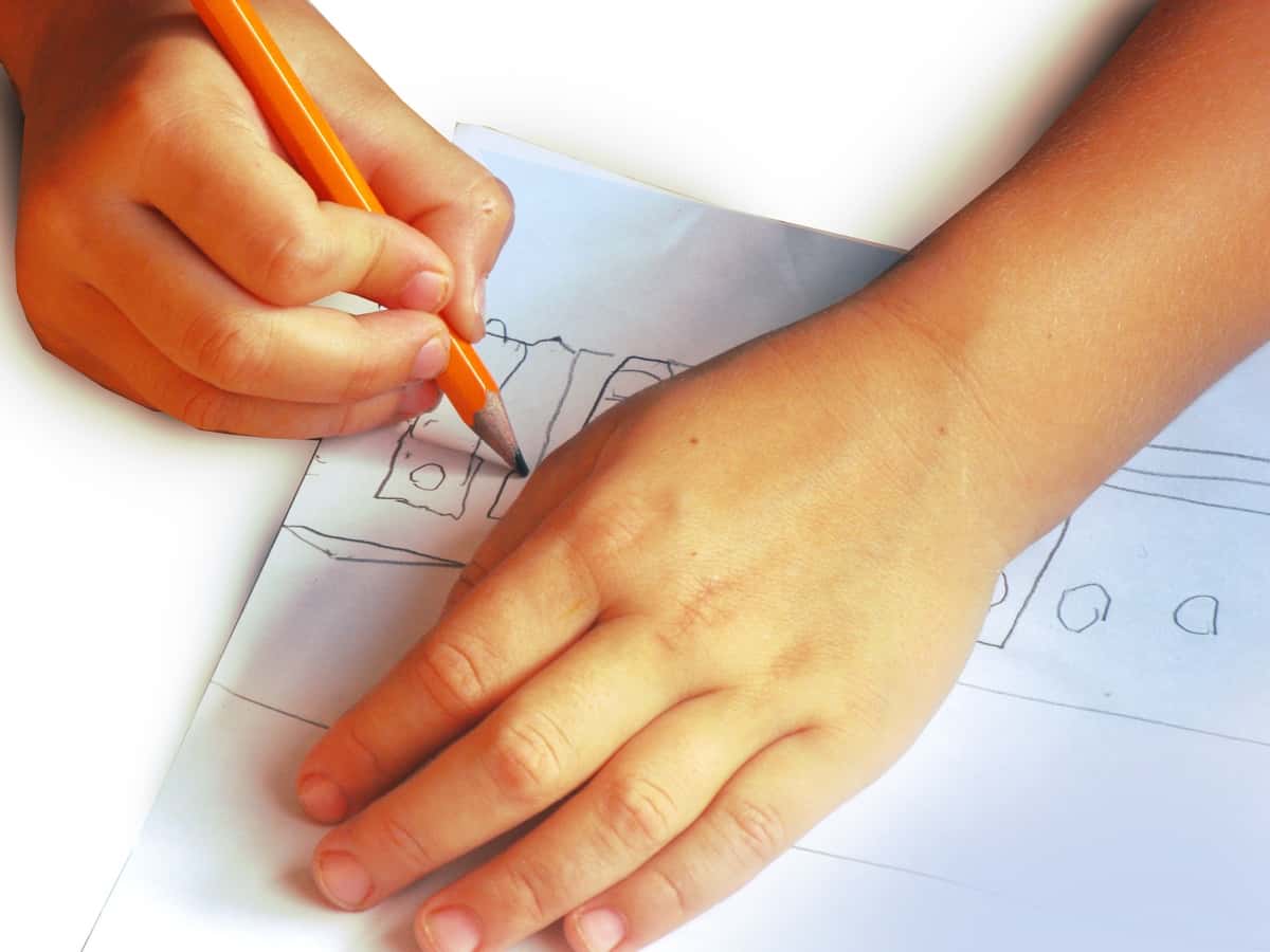 writing-hand-white-boy-kid-pen-493024-pxhere.com