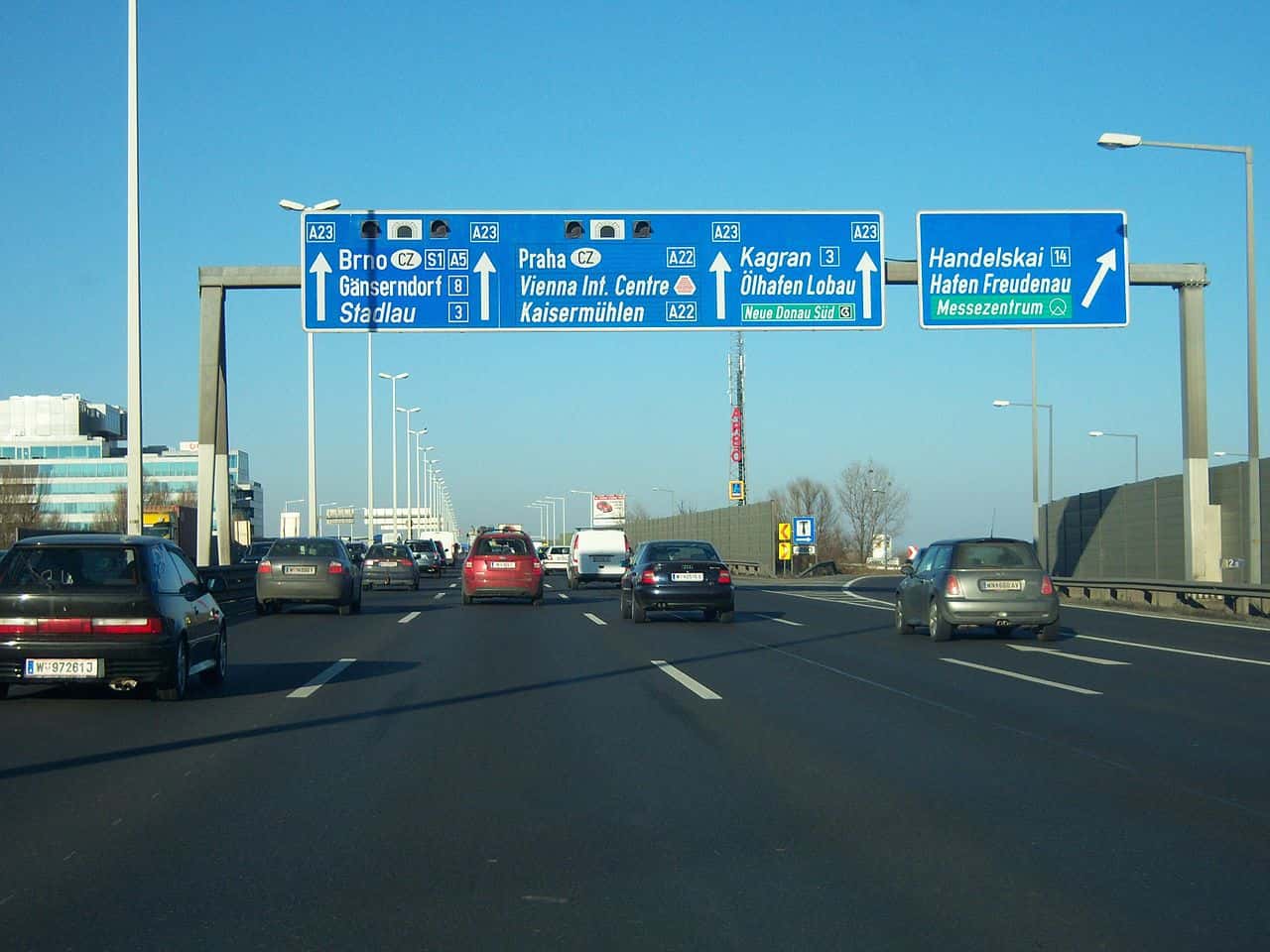 1280px-A23_Handelskai_2