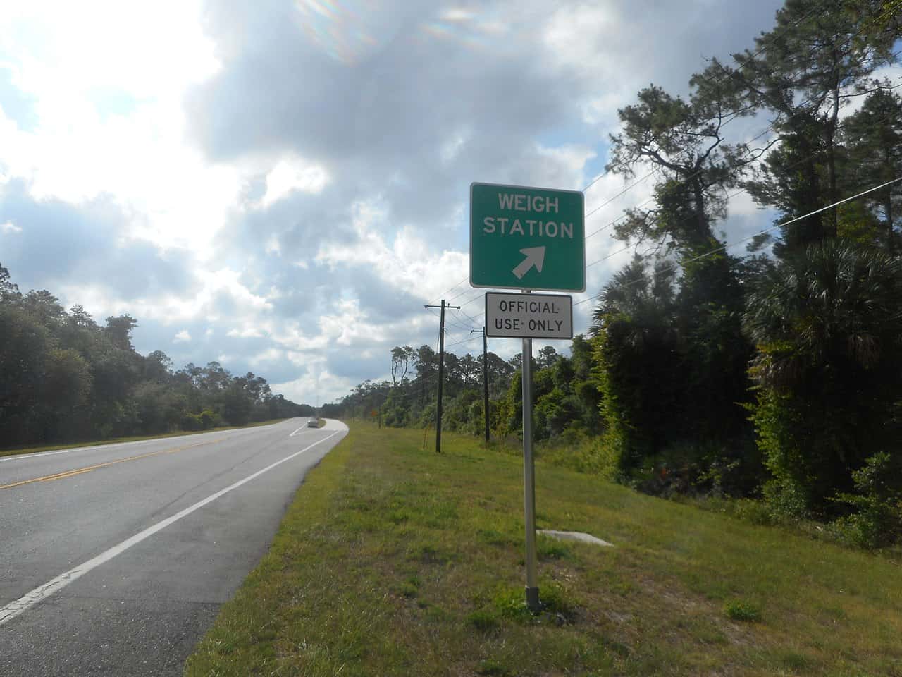 1280px-EB_FL_40_Weigh_Station;_Gore_Sign