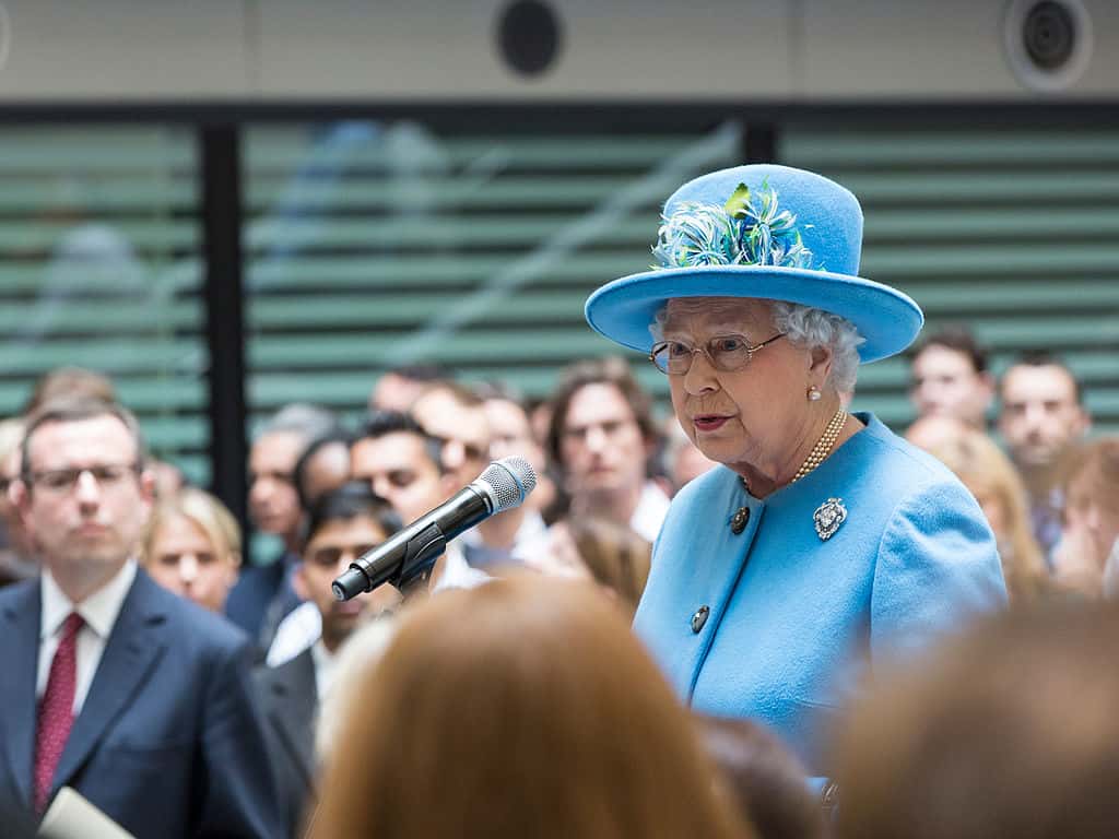 Queen_Elizabeth_II_2015_HO4