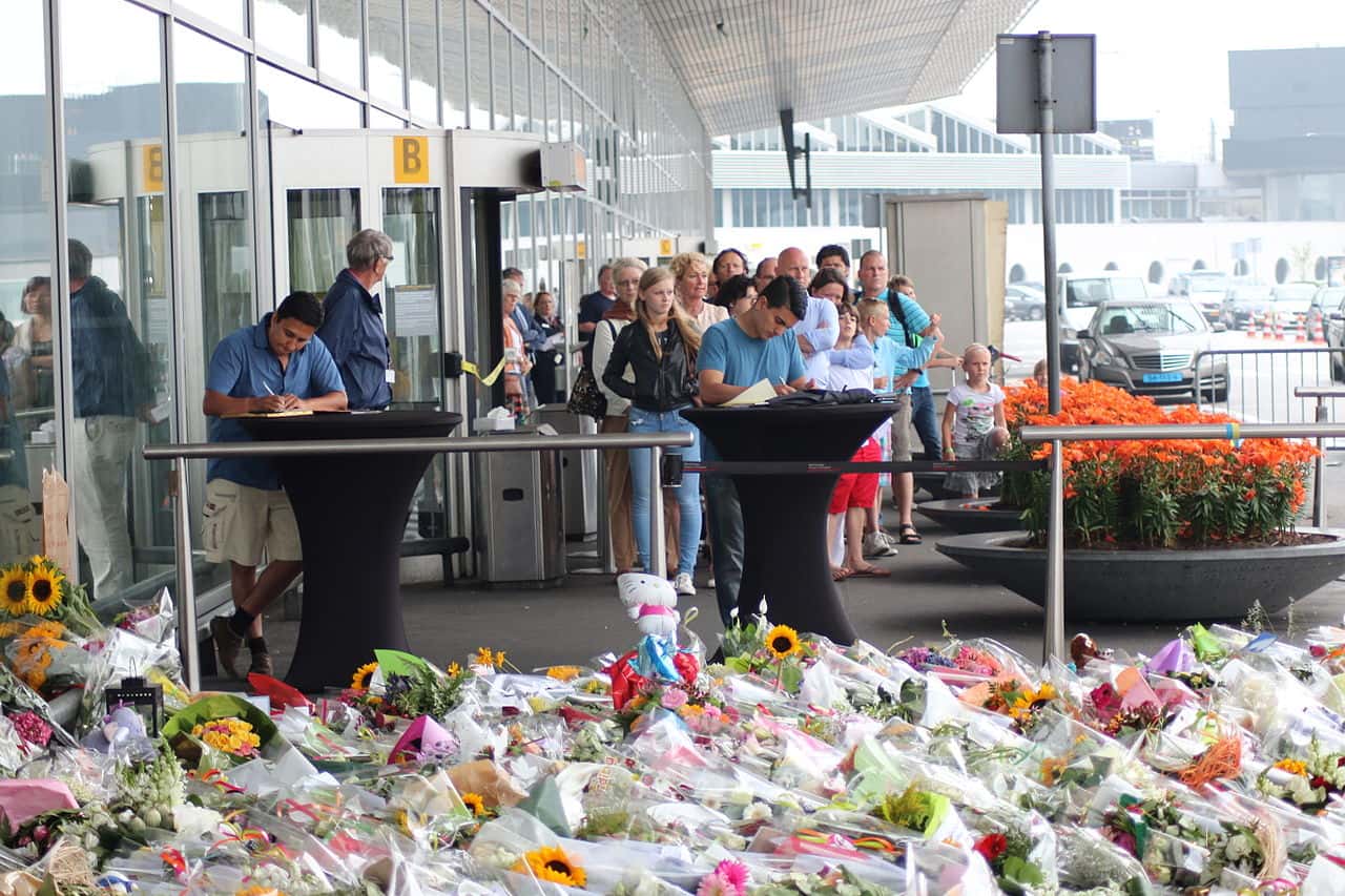 Schiphol-Airport-Memorial-MH17-Victims-July-2014--_Photo_by_Persian_Dutch_Network