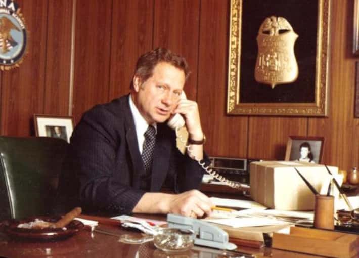Ted_Gunderson_in_his_FBI_Office