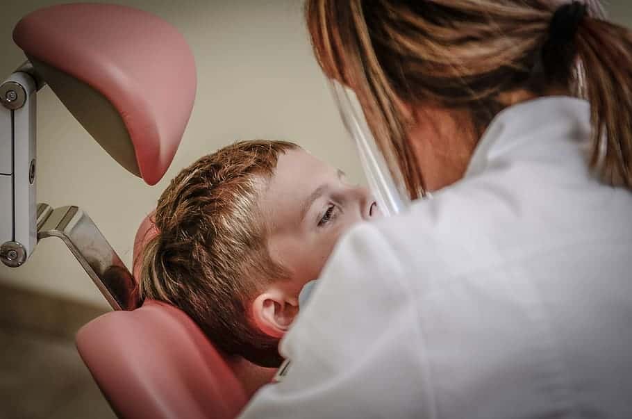 dentist-orthodontist-medical-patient-anesthesia-people