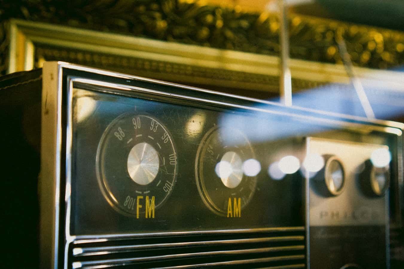 photo-1576360956491-858d2702cfbd