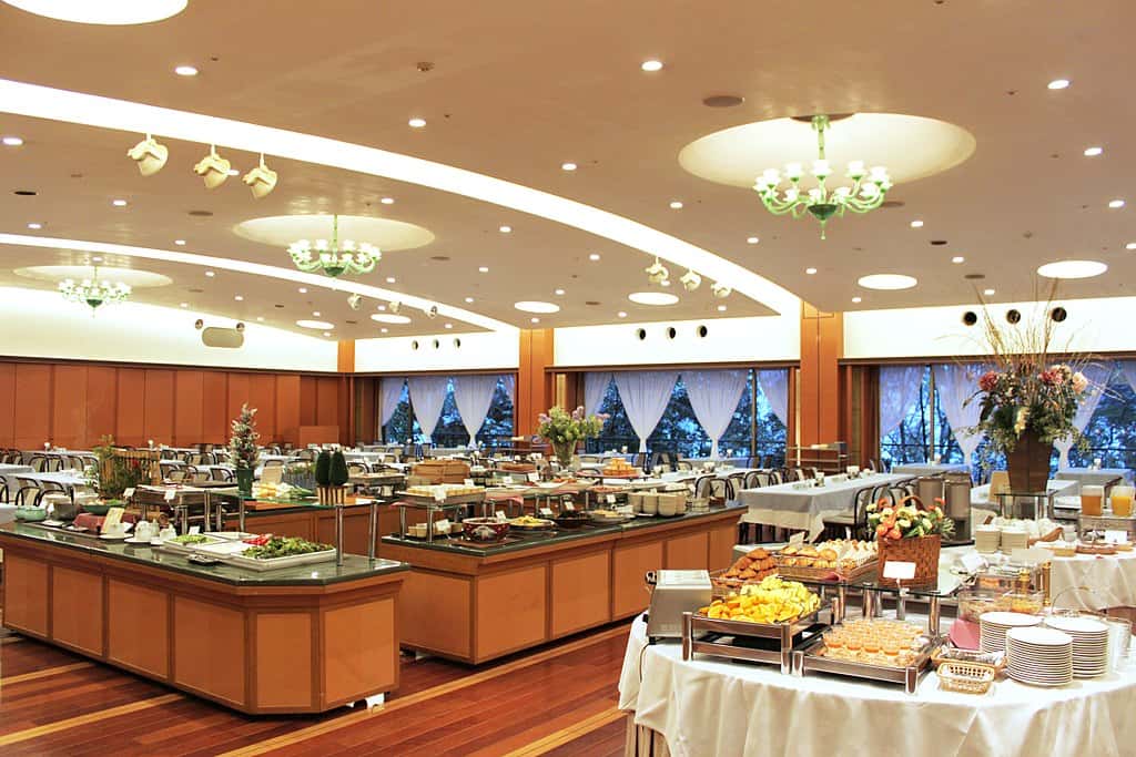1024px-Breakfast_Buffet_(21720094978)