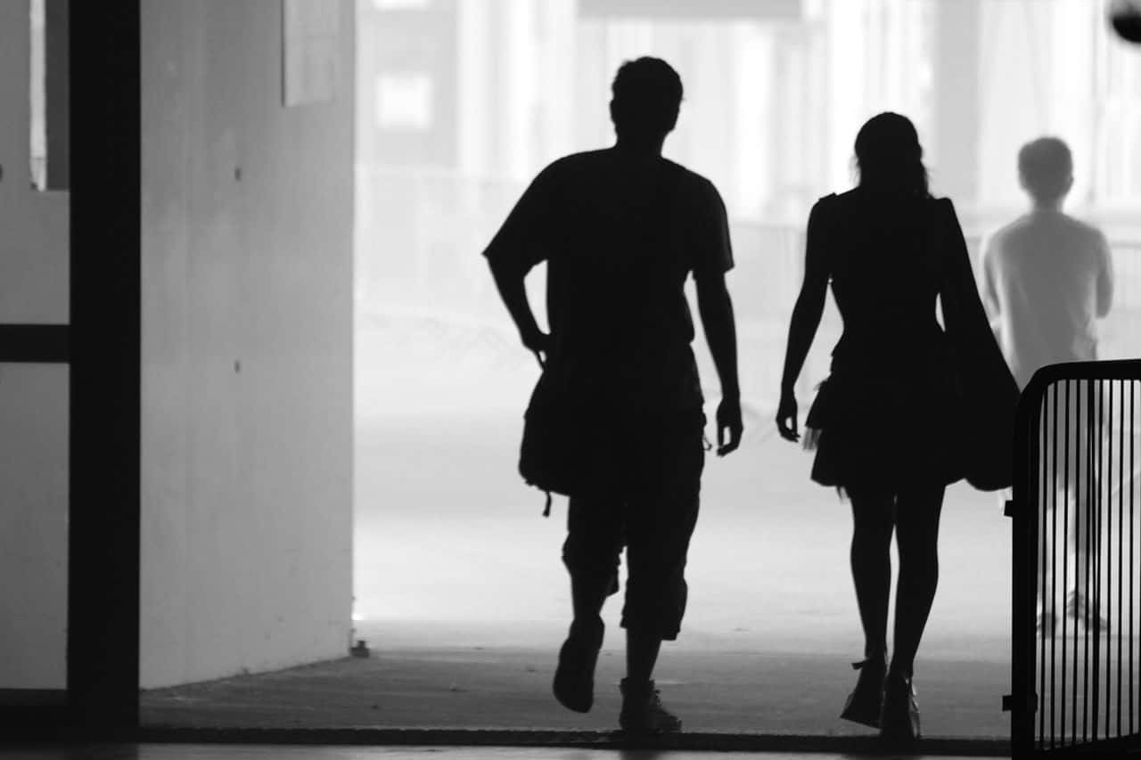 1280px-Man_and_woman_silhouettes