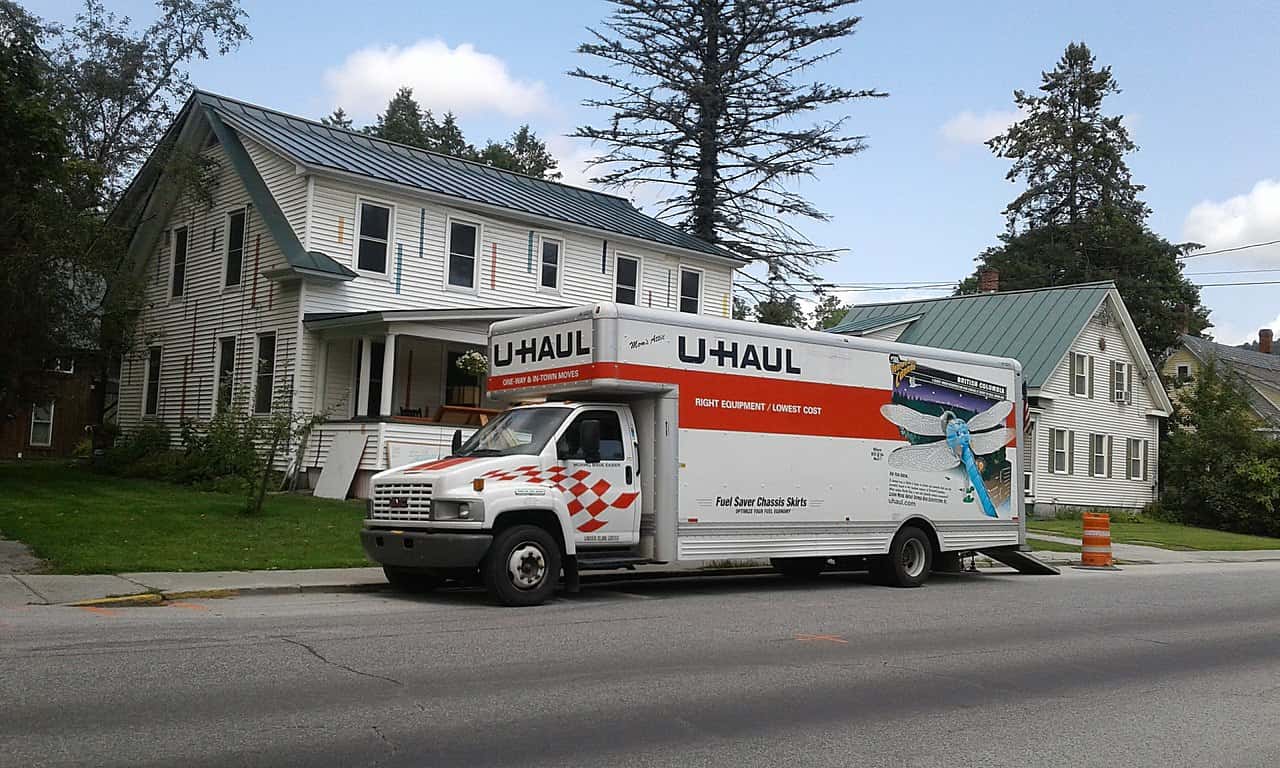 1280px-U-Haul_moving_van_Elm_Street_Montpelier_VT_August_2017