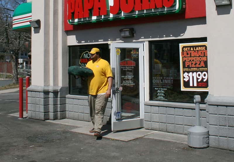 800px-2009-03-20_Papa_John's_Pizza_out_for_delivery_in_Durham