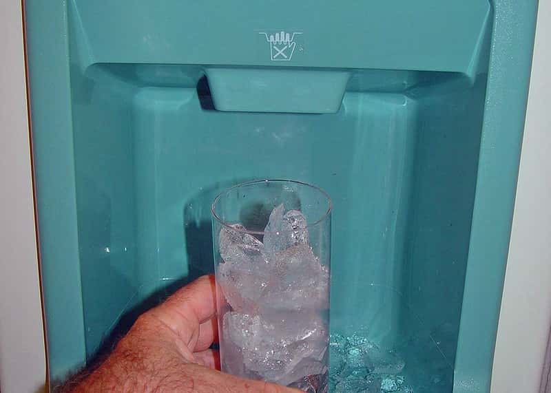 800px-Icemaker