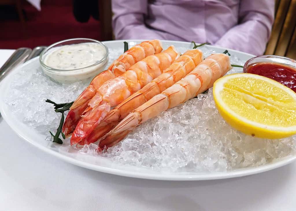 Chilled_Jumbo_Shrimp_(6766462671)