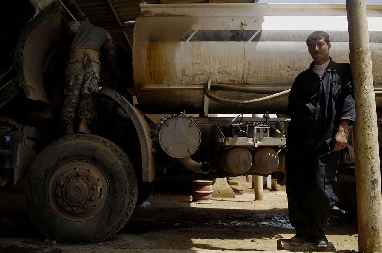 Fuel_Truck_Repair_DVIDS194116