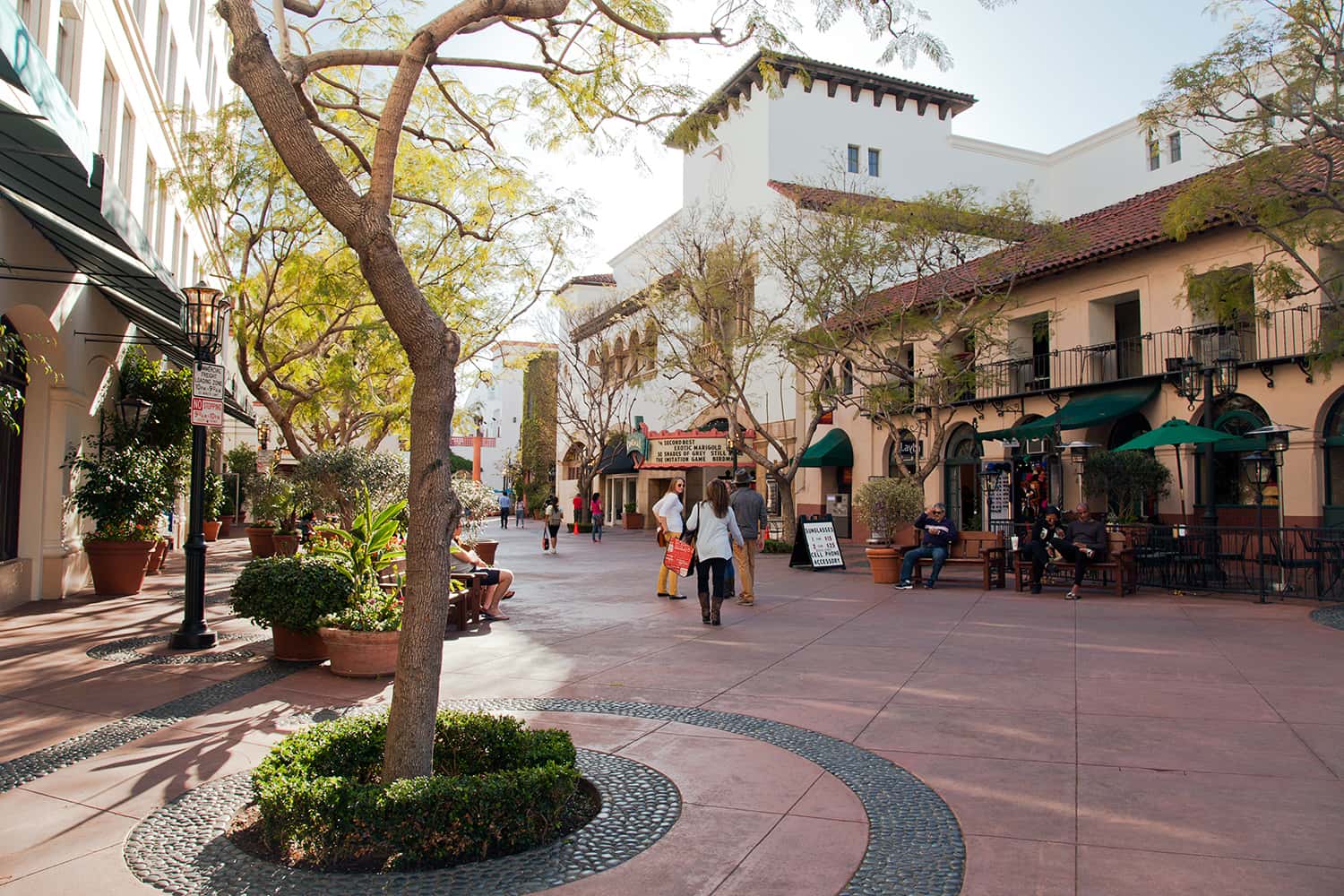 Santa_Barbara_downtown_shopping_center